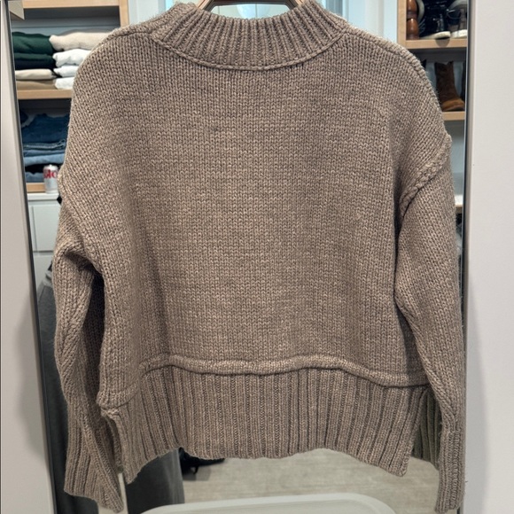 PROMESA sweater - Picture 3 of 3